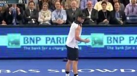 Andy Roddick imita Rafael Nadal