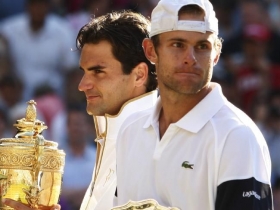Andy Roddick e Roger Federer nella foto