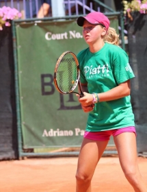 Liudmila Samsonova in azione sui campi del club più antico d'Italia