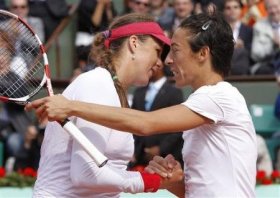 Francesca Schiavone e Anastasia Pavlyuchenkova alla fine dell'incontro