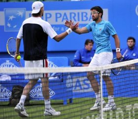 Stretta di mano tra Seppi e Tipsarevic