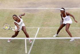 Serena e Venus obbligate ad accettare la convocazione in Fed Cup se vogliono giocare a Londra 2012