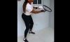 Serena Williams palleggia con la racchetta di Federer (Video)