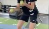 Curioso esercizio d’equilibrio di Jannik Sinner (video)