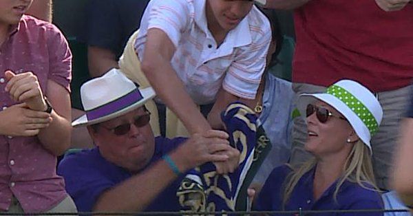 Wimbledon: Jack Sock e l'asciugamano conteso (Video)