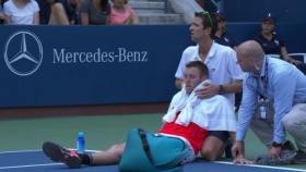 Nella foto Jack Sock che ha avuto un malore ed è stato costretto al ritiro agli Us Open