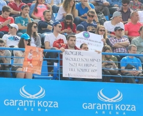 Uno spettatore chiede una richiesta impossibile a Roger Federer