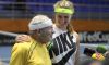Elina Svitolina palleggia con un ragazzo di 92 anni