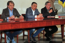 Da sinistra Michele Morrica (Mizuno), Stefano Ponzano (Amministratore Monviso Sporting Club) e Pierangelo Frigerio (Presidente FIT Piemonte) - Foto Mario Sofia