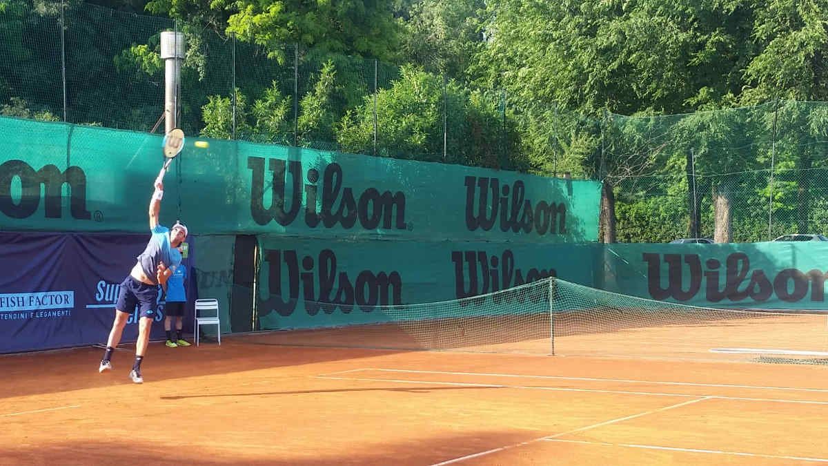 Stefano Travaglia nel match perso contro Salvo Caruso per ritiro