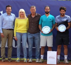 La premiazione: da destra il finalista Gaio, il vincitore Trevisan, il direttore del torneo Johnny Carera, Claudia Longoni (figlia di Mario, a cui il torneo era intitolato) e il supervisor Riccardo Ragazzini - Foto Iachelini