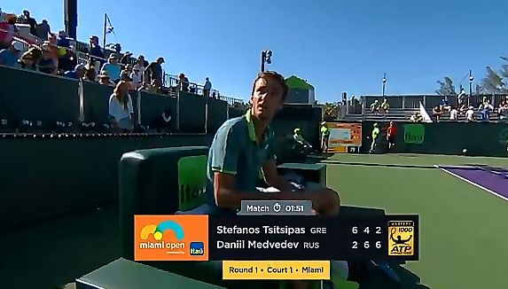 Video del Giorno: Momenti di tensione tra Medvedev e Tsitsipas