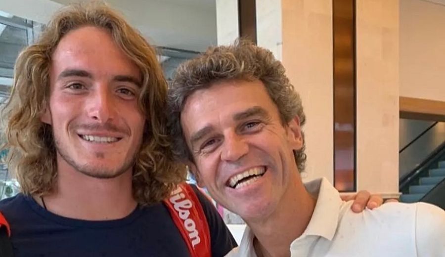 Stefanos Tsitsipas classe 1998 insieme a Guga Kuerten