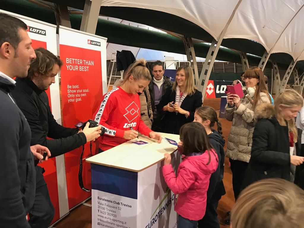 E’ stato un sabato speciale per i ragazzi della scuola tennis Eurotennis Club Treviso che oggi, 15 dicembre, ha ospitato la testimonial Lotto e tennista numero 27 al mondo Lesia Tsurenko.