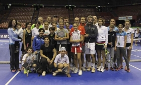 La foto di gruppo della Grande Sfida 2012: Bianca è la seconda da destra, con maglietta bianca e azzurra