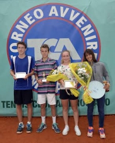 La premiazione del 51° Torneo Avvenire, da sinistra, il finalista Jakub Paul, il vincitore Zsombor Piros, la finalista Giulia Peoni e la vincitrice Maria Lourdes Carle - (Foto Francesco Panunzio)