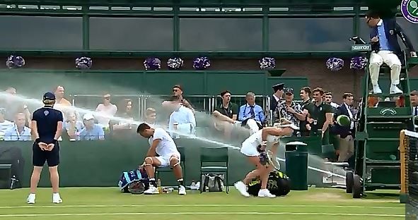 Wimbledon: Arriva la pioggia ma per errore (VIDEO)