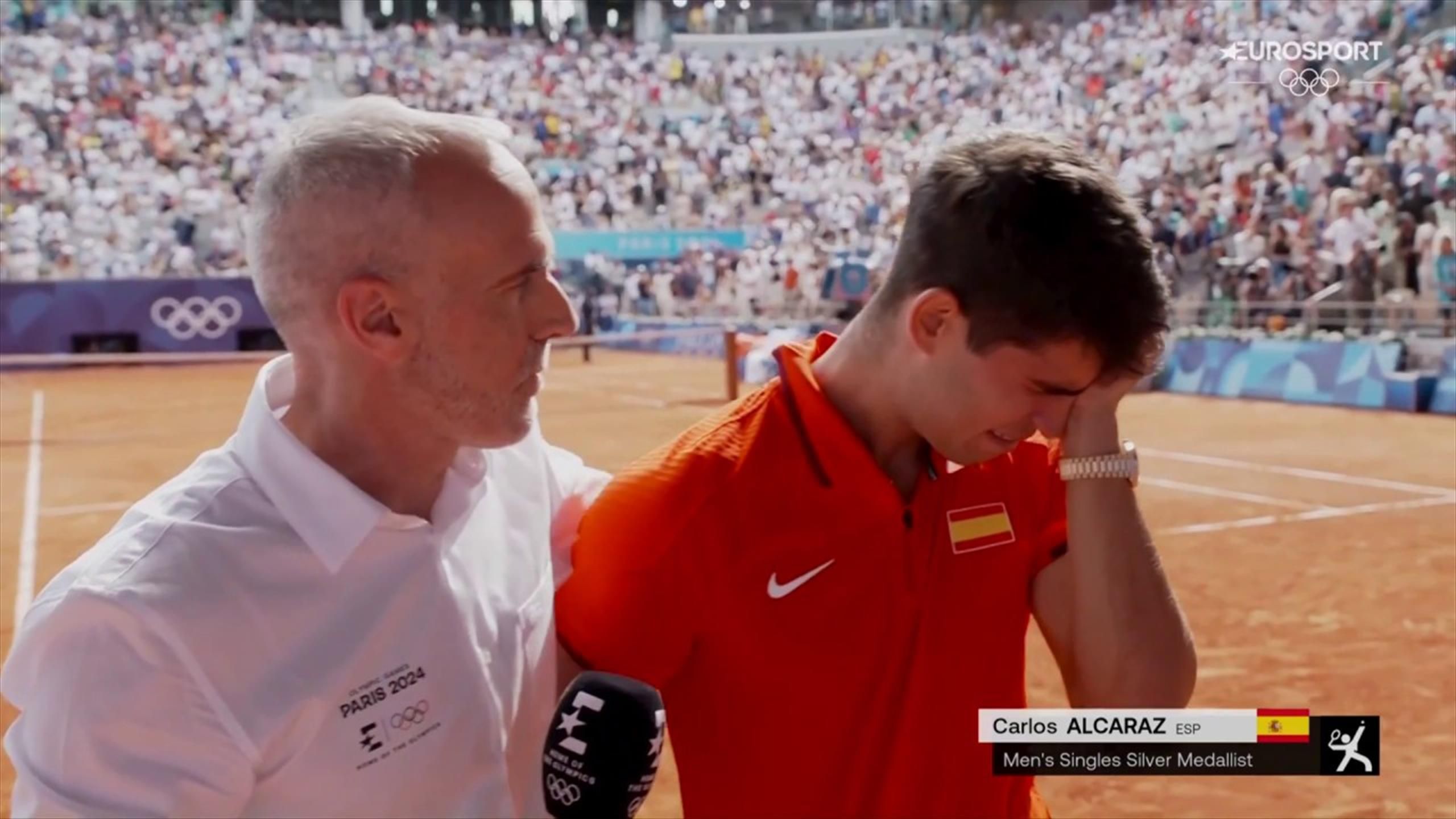 Carlos in lacrime nell'intervista a caldo in campo