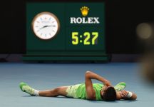Alcaraz, un viaggio all’inferno e ritorno: Zverev piegato 7-5 al quinto dopo 5h27. Carlos è in finale a Melbourne