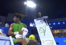 Alcaraz furioso a Doha: protesta contro la giudice di sedia per un warning (Video)