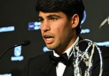 Alcaraz frena: “Forzare per il Roland Garros può danneggiarmi”. Carlos re dei Laureus, Sinner lo incoraggia: “Spero di rivederlo presto in campo. perché quando si vuole vincere davvero, si vuole farlo battendo i giocatori più forti del mondo”