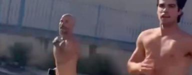 Alcaraz vede la luce: corre senza protezione al polso e il rientro si avvicina