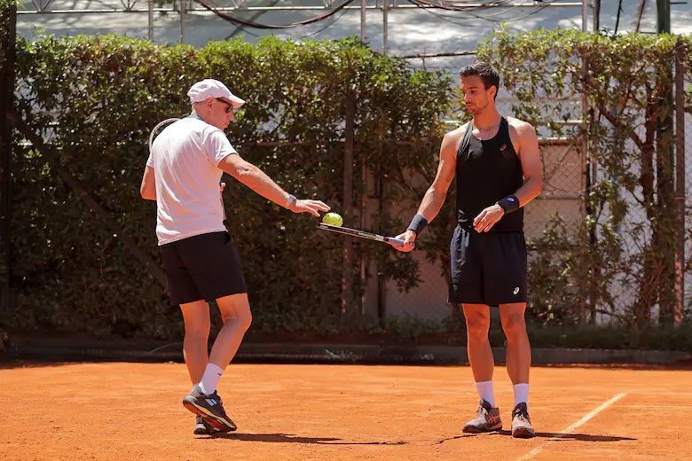 Barazzutti in campo a Buenos Aires con Musetti (foto La Nación)