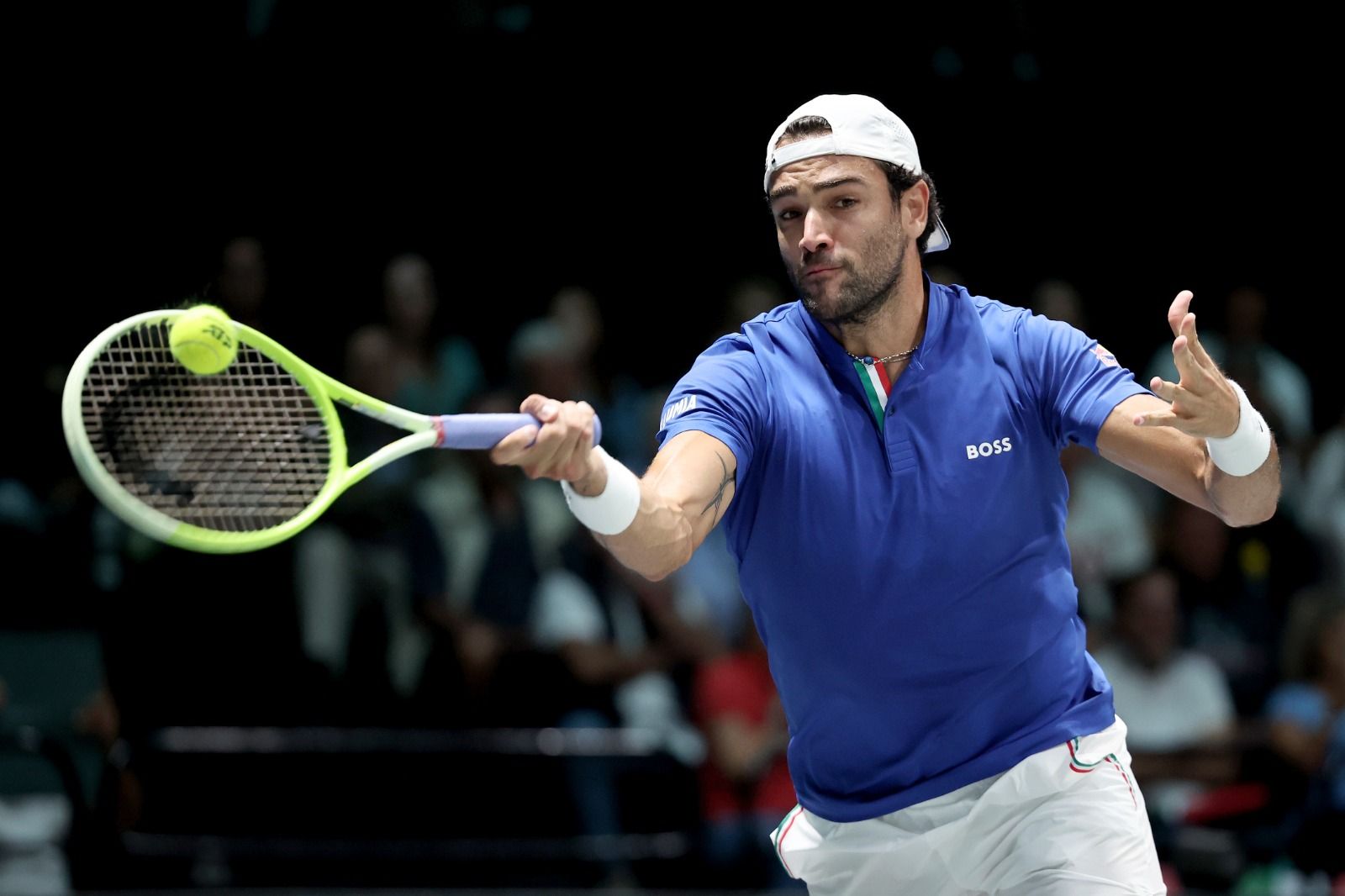 Matteo Berrettini con la maglia azzurra a Bologna