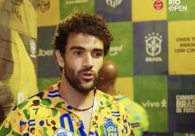 Matteo Berrettini scopre i colori del Carnevale di Rio (video)