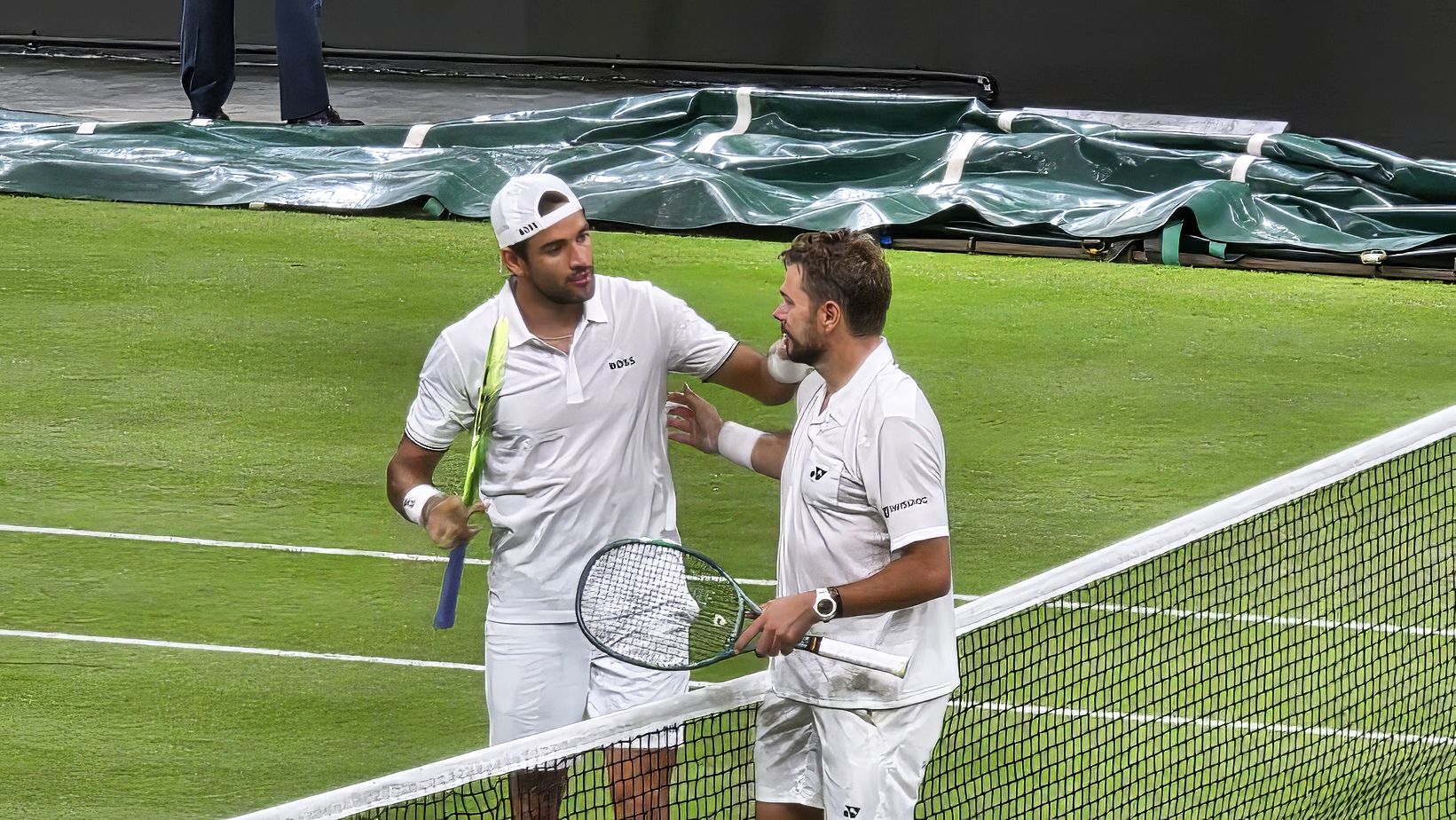 Matteo Berrettini e Stan Wawrinka, il saluto al termine del match a Wimbledon 2026