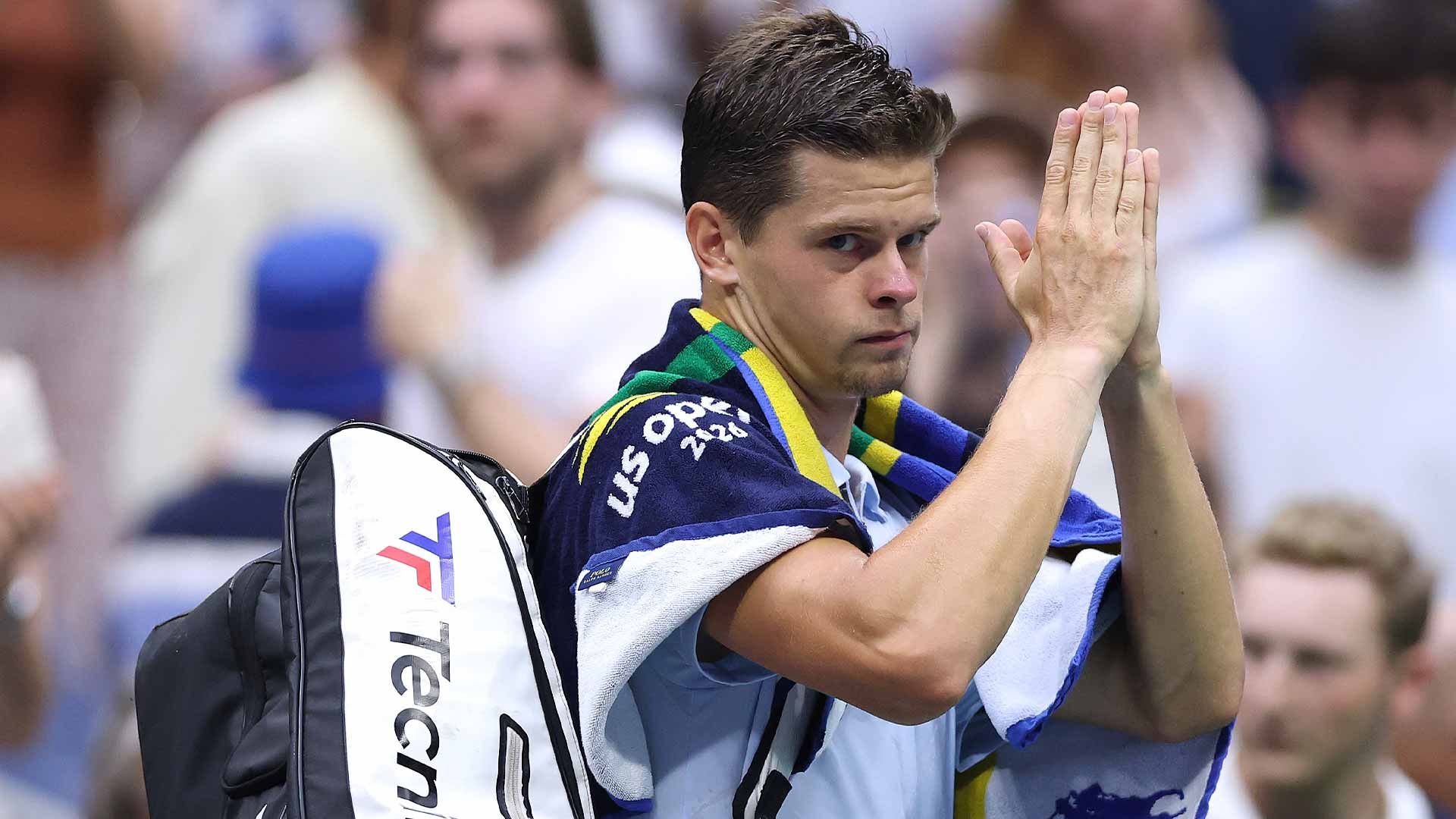 Alexander Blockx saluta il pubblico di New York (foto Getty Images)