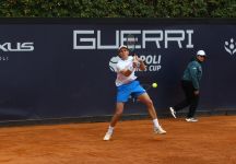 Alla Guerri Napoli Tennis Cup tutti i favoriti si qualificano per i quarti di finale: il numero 1, il tedesco Altmaier; il numero 3, il francese Muller; il numero 5, il serbo Medjedovic. Avanti anche l’azzurro Enrico Dalla Valle che batte in rimonta il napoletano Lorenzo Giustino (intervista a Dalla Valle)