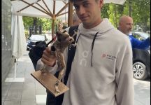 Cobolli arriva al Roland Garros con il trofeo di Amburgo: “Sono confuso ma felicissimo”