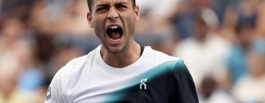 US Open 2026, Cobolli rimonta anche Schoolkate e vola al terzo turno: decisivo il break nel finale