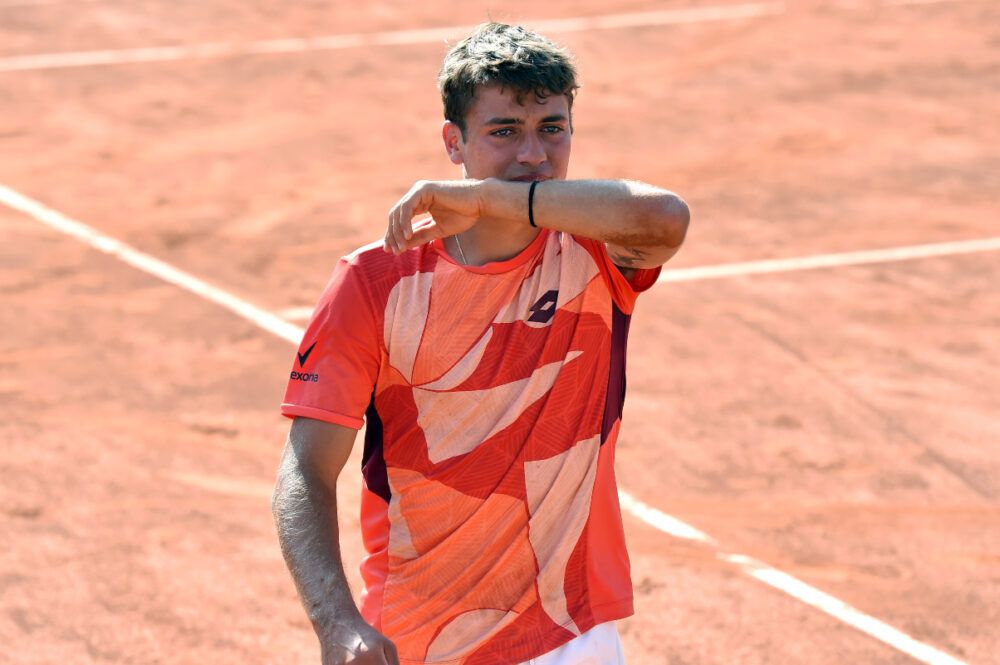 Flavio Cobolli bate Marin Cilic e avança para a segunda rodada do ATP em Omago