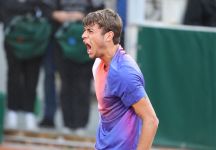 Cobolli vince sull’erba di Eastbourne: prima vittoria in carriera su questa superficie. Sonego supera Searle all’esordio a Eastbourne