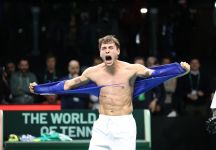 Flavio Cobolli gladiatore: maglia strappata e Italia in finale di Davis per il terzo anno di fila