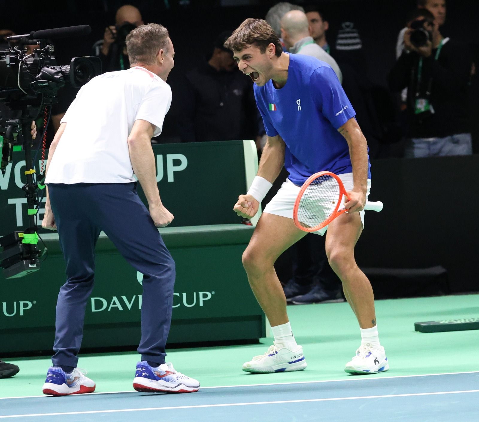 Filippo Volandri e Flavio Cobolli esultano a Bologna (foto Brigitte Grassotti)
