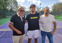 Flavio Cobolli lancia l’Olbia Challenger 125. Il tennista a Olbia annuncia l’ appuntamento di ottobre 2025.  Il tennista romano protagonista di un training al circolo: “Per me è bellissimo tornare qui, dove feci uno dei miei tornei migliori a livello Challenger”