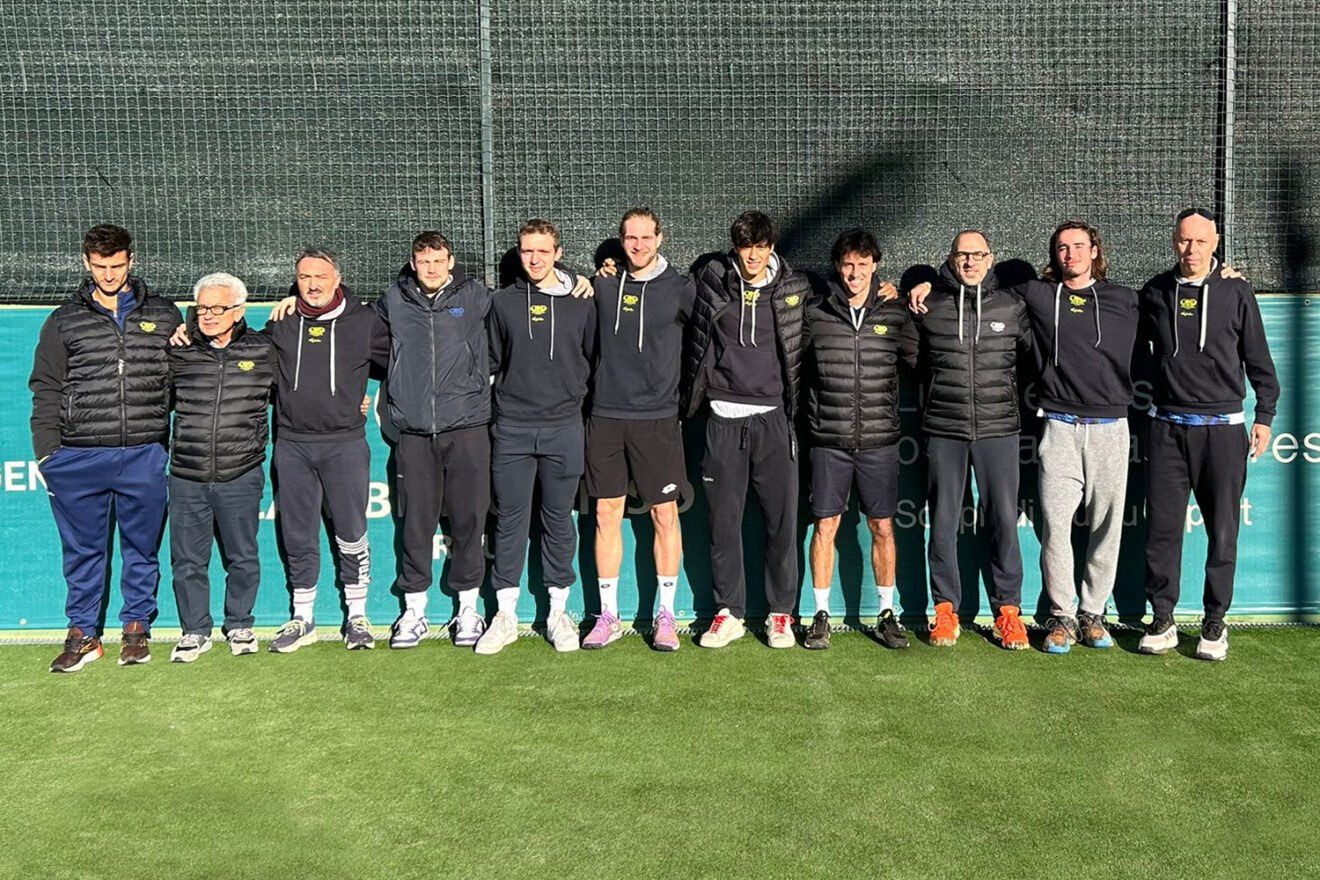 La formazione del Tennis Club Crema che ha conquistato la finale scudetto in Serie A1. Da sinistra: Riccardo Bonadio, Stefano Agostino (presidente), Armando Zanotti (capitano), Lorenzo Bresciani, Francesco Longhino, Samuel Vincent Ruggeri, Leonardo Cattaneo, Andrea Arnaboldi, Alessandro Cè (preparatore atletico), Nicholas David Ionel e Fabio Delfini (vice capitano)