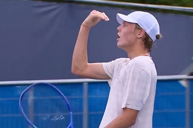 Cruz Hewitt festeggia come pap&agrave; Lleyton