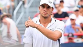 Darderi rimonta Bellucci nel derby di Winston-Salem: vittoria in tre set e ottavi conquistati