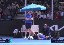 Australian Open: Darderi si ritira, passa Martinez “Nei primi tre o quattro game mi sentivo un po’ teso, ho iniziato a sentire un dolore al petto nella parte destra. Credo sia un problema muscolare” (Video)