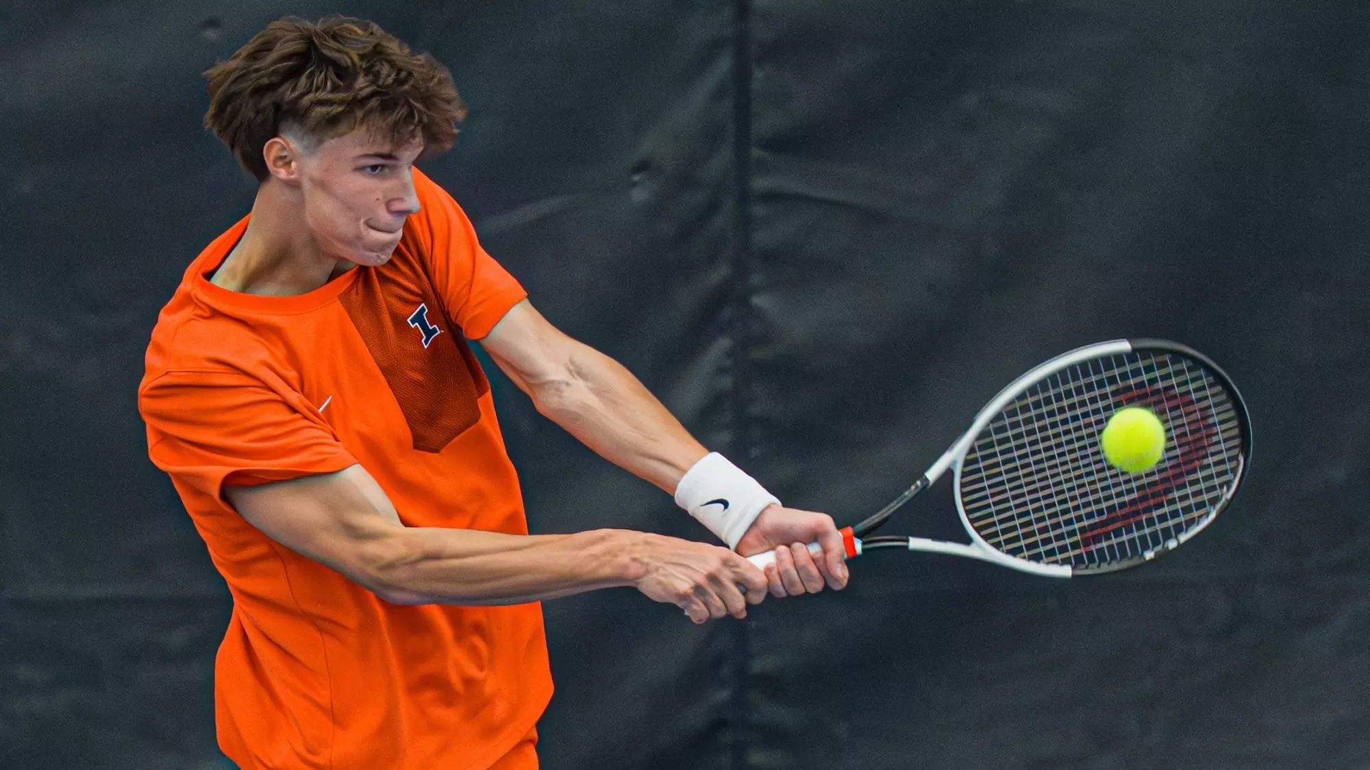 Gabriel Debru con la maglia di Illinois