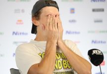 Il dolore di De Minaur a Torino apre un dibattito: è giusto che i tennisti sconfitti siano obbligati ad esporsi pubblicamente subito dopo la partita?