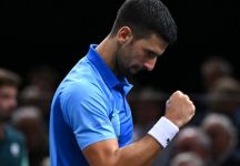 Novak Djokovic rimonta e conquista la nona finale a Parigi Bercy. N.1 del mondo a fine anno sempre più vicino