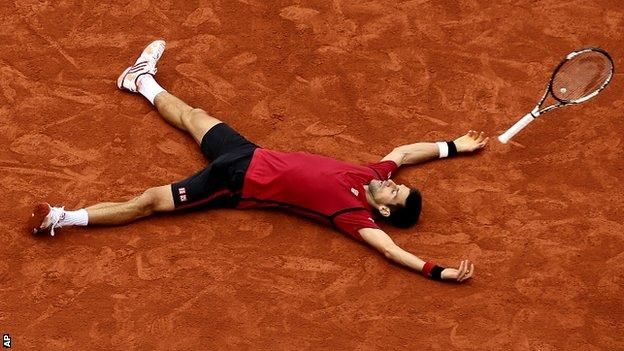  Asta-da-record-per-la-racchetta-di-Djokovic-nella-finale-di-Roland-Garros-2016-oltre-100mila-dollari