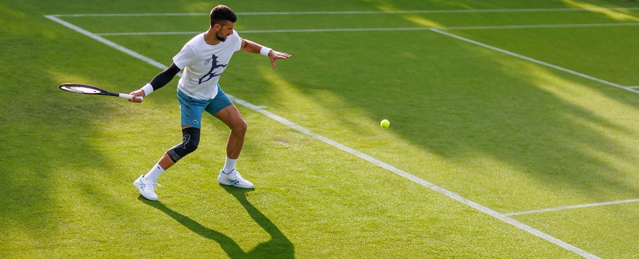 Djokovic si allena a Wimbledon (foto IG del torneo)