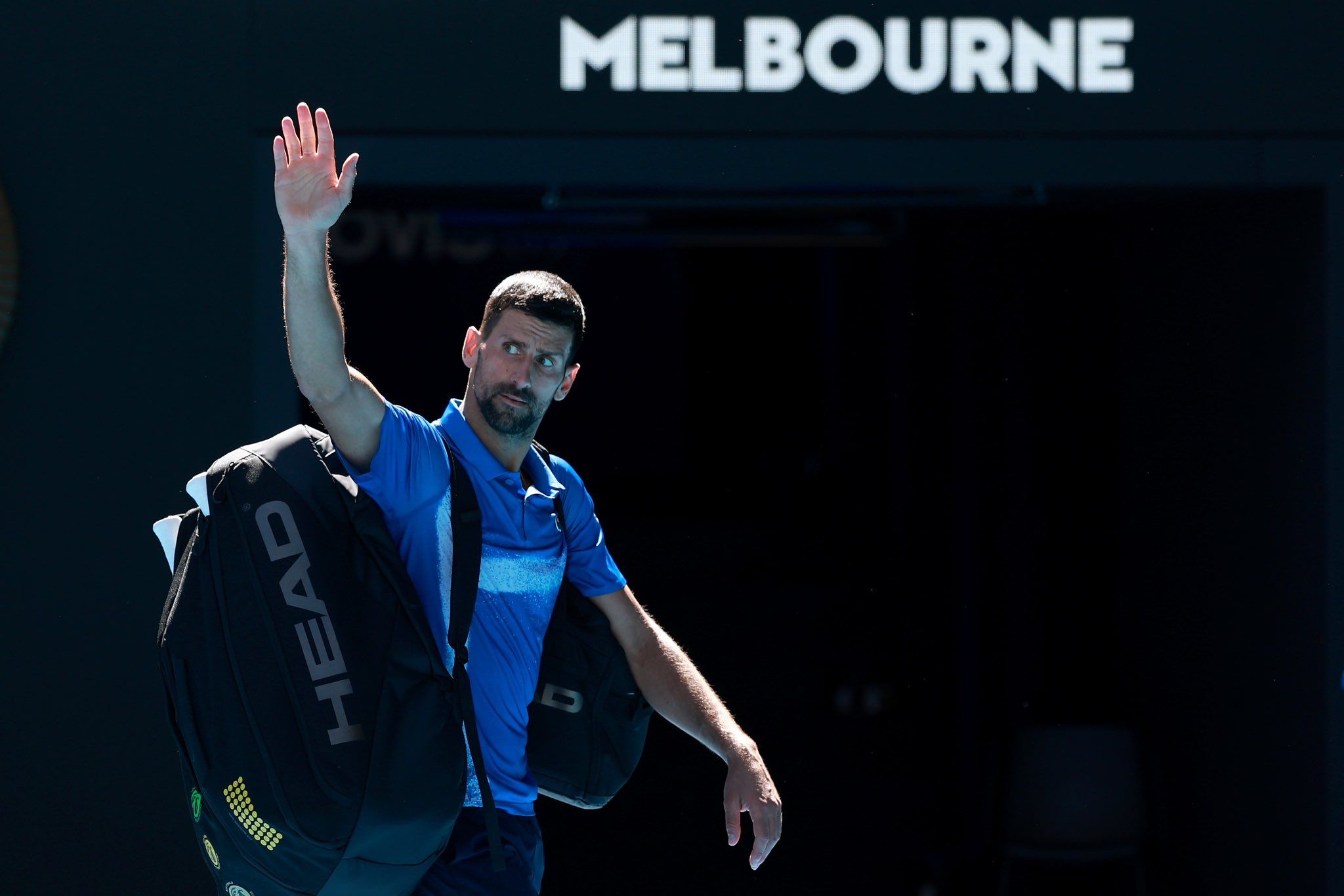 Novak Djokovic all'uscita dalla Rod Laver Arena