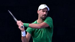 Djokovic, allarme rientrato. Buon allenamento (e vittoria) a Melbourne contro Tiafoe